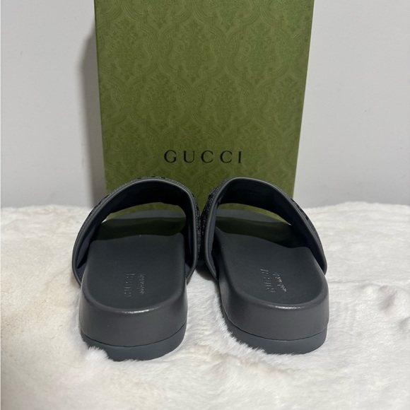 Gucci Black and Gray Slide Sandals with Embossed Logo - Picture 3 of 6